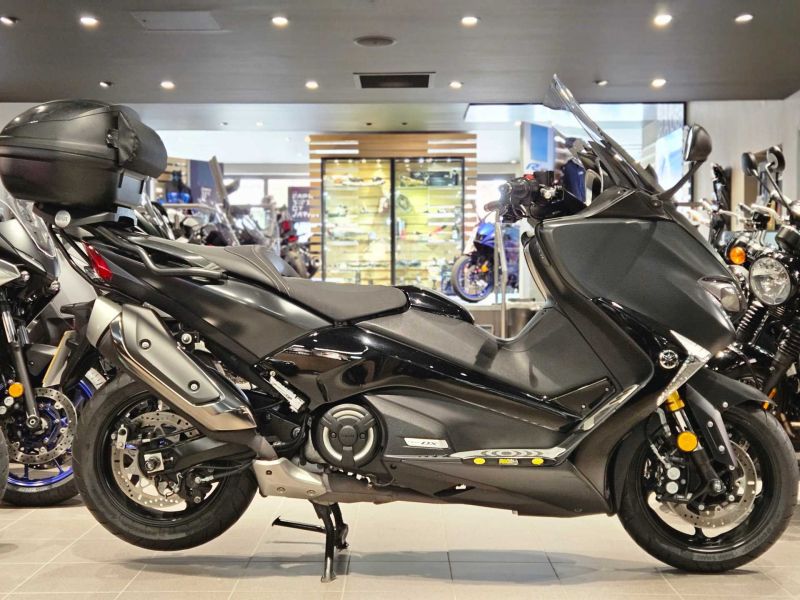 2018 Yamaha XP530 T-MAX DX Black