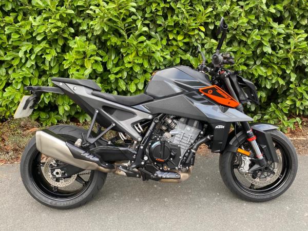2024 KTM 990 Duke