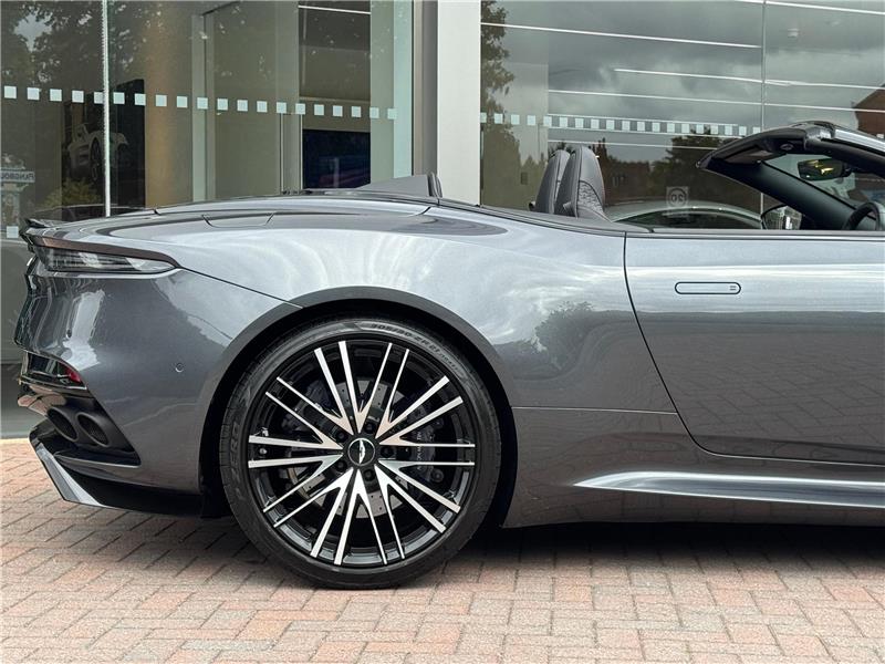 2020 Aston Martin DBS Superleggera Volante