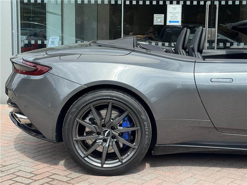 2018 Aston Martin DB11 V8 VOLANTE