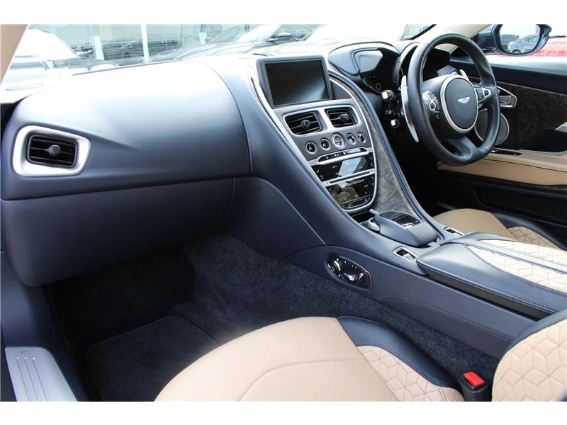 2022 Aston Martin DBS Superleggera Volante