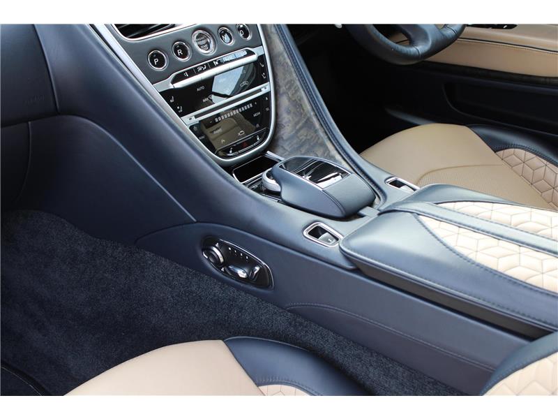 2022 Aston Martin DBS Superleggera Volante