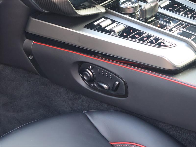 2025 Aston Martin Vanquish  