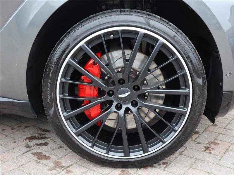 2022 Aston Martin DBX 4.0 V8