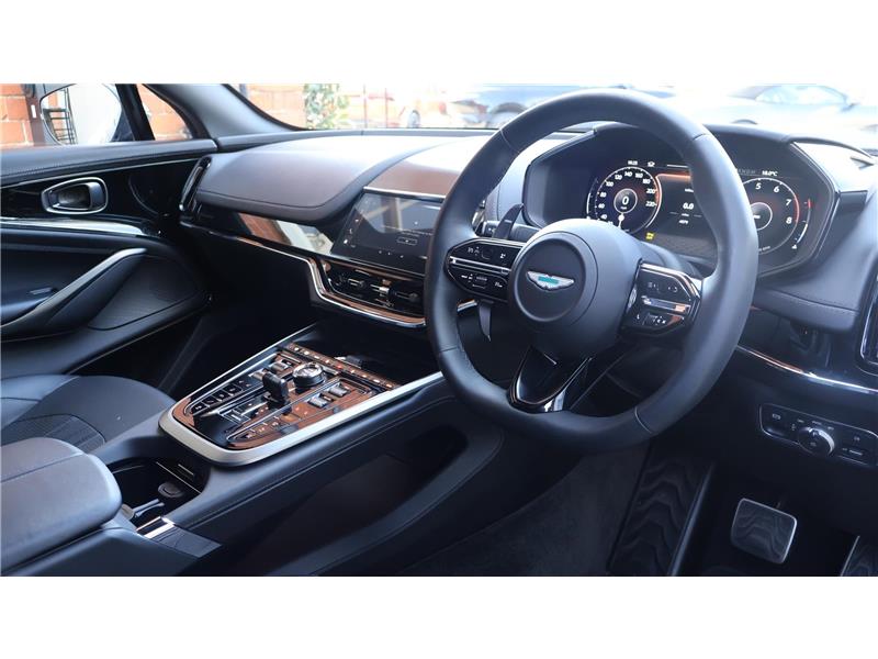 2025 Aston Martin DBX  