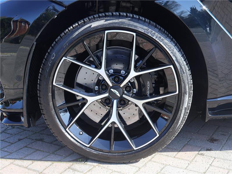 2025 Aston Martin DBX  