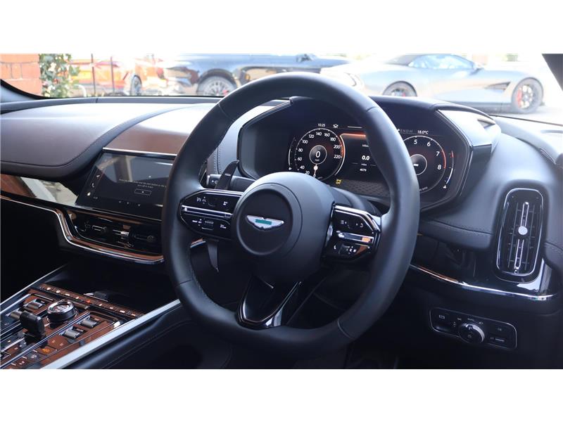 2025 Aston Martin DBX  