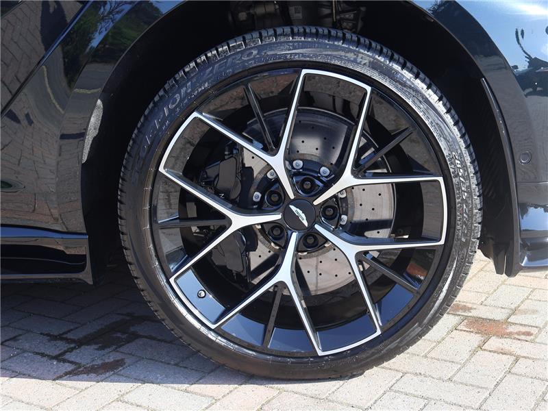 2025 Aston Martin DBX  