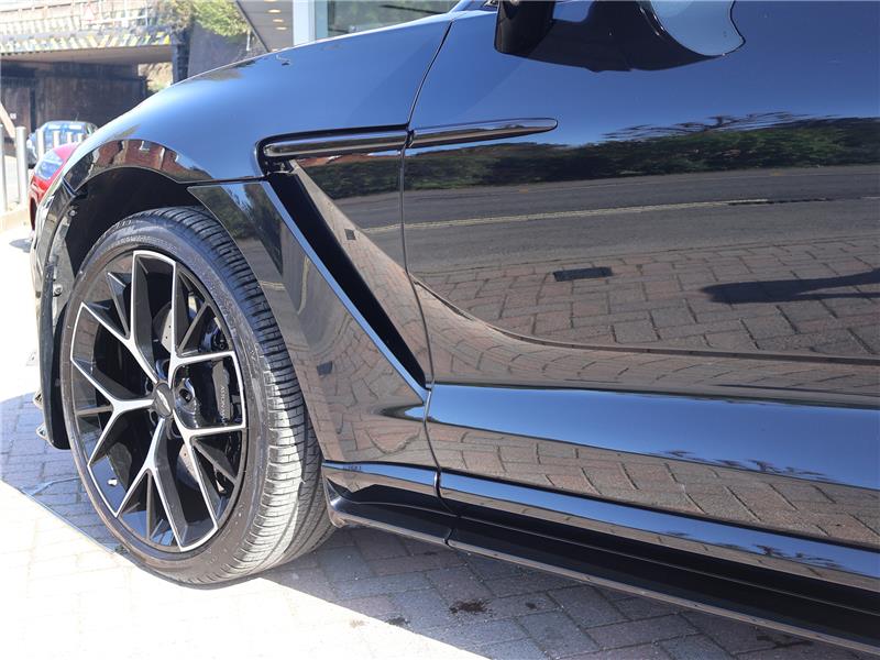 2025 Aston Martin DBX  