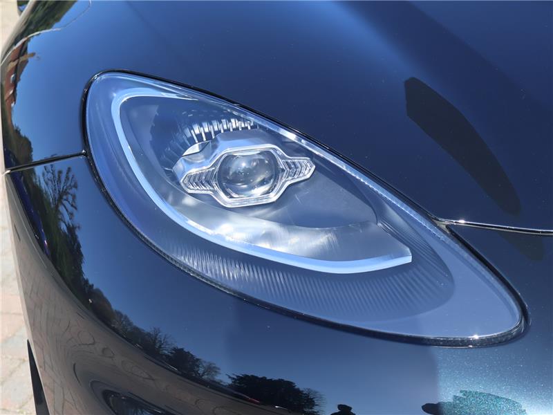 2025 Aston Martin DBX  