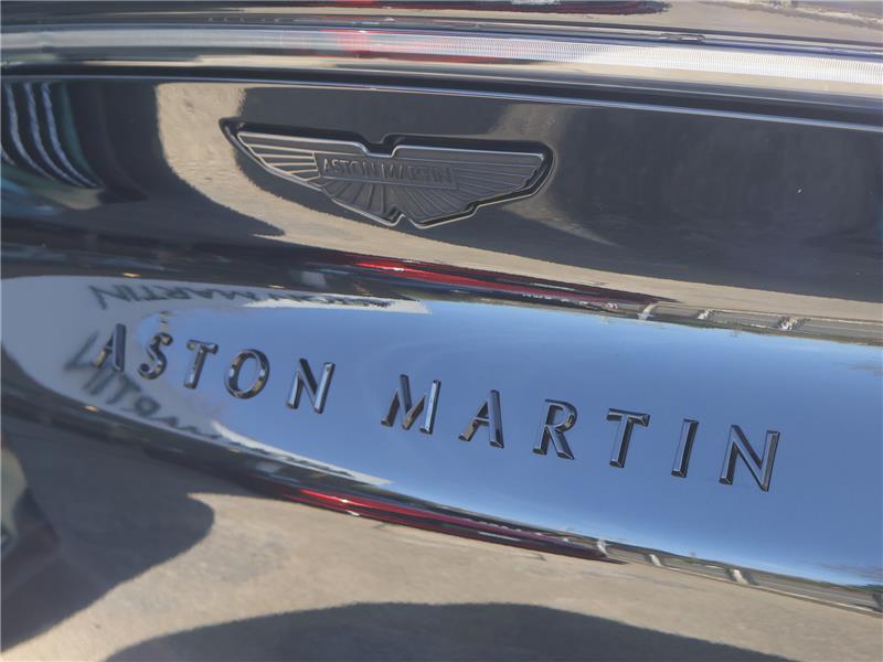 2025 Aston Martin DBX  