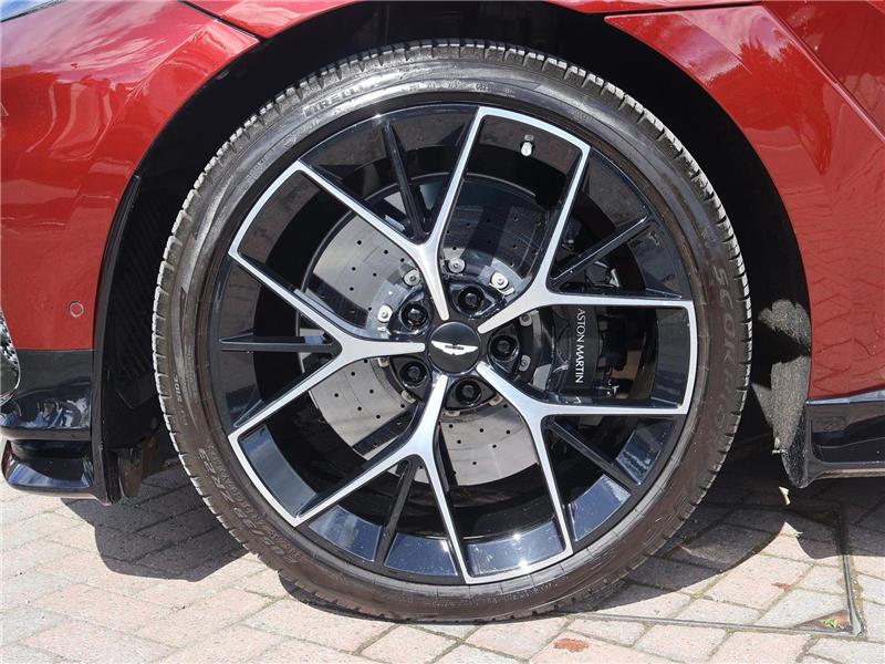 2023 Aston Martin DBX 4.0 V8 707 STD