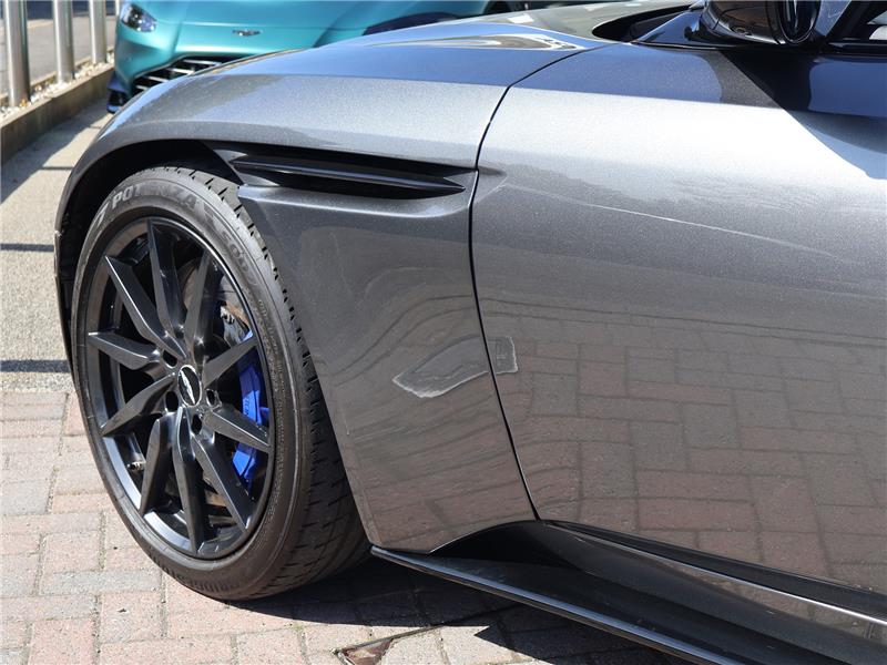 2018 Aston Martin DB11 V8 VOLANTE