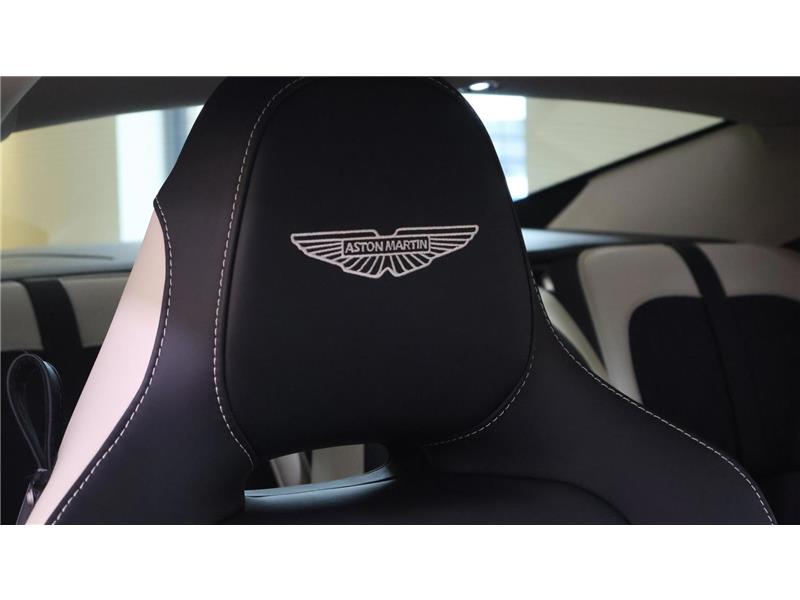 2025 Aston Martin DB12 4.0 V8 STD