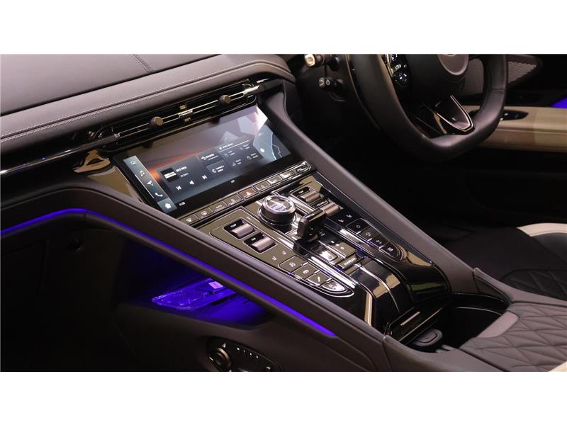 2025 Aston Martin DB12 4.0 V8 STD