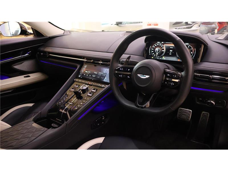 2025 Aston Martin DB12 4.0 V8 STD