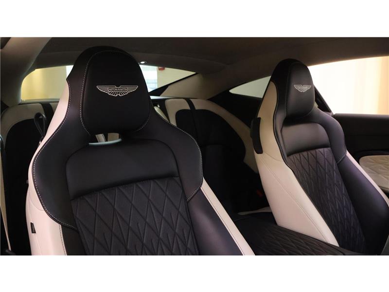 2025 Aston Martin DB12 4.0 V8 STD