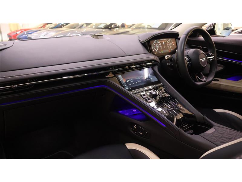 2025 Aston Martin DB12 4.0 V8 STD