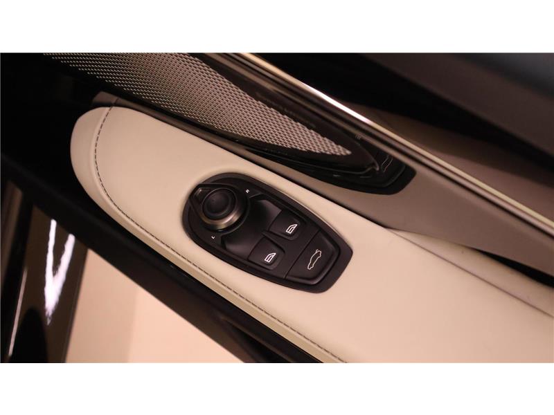 2025 Aston Martin DB12 4.0 V8 STD