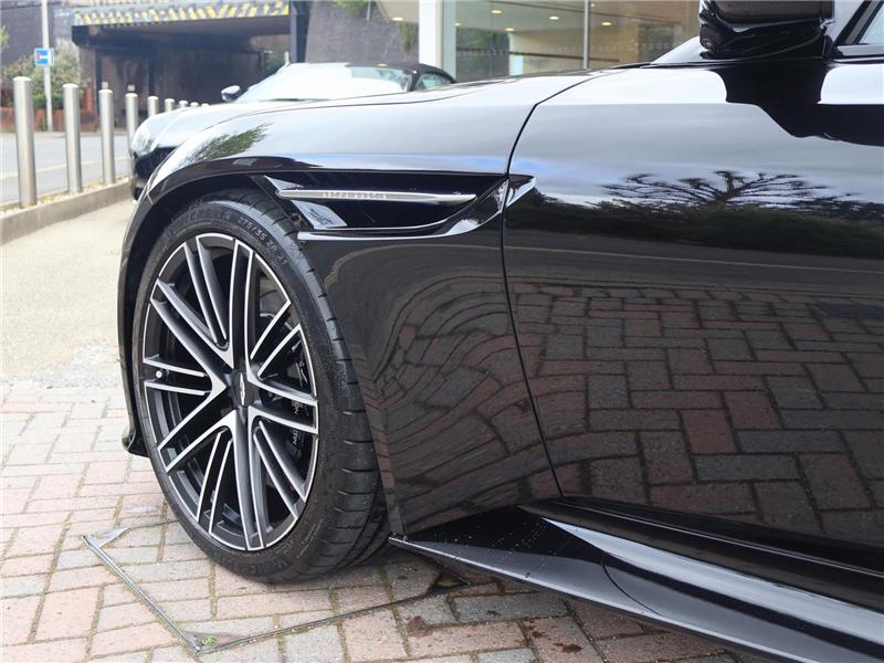 2025 Aston Martin DB12 4.0 V8 STD