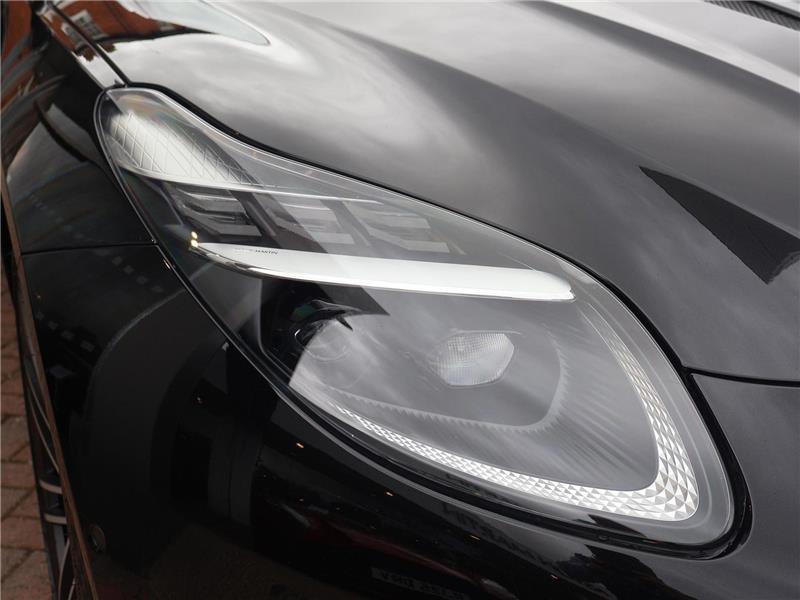 2025 Aston Martin DB12 4.0 V8 STD