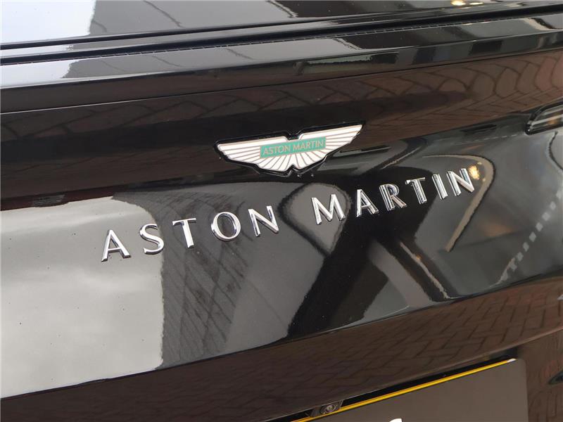 2025 Aston Martin DB12 4.0 V8 STD