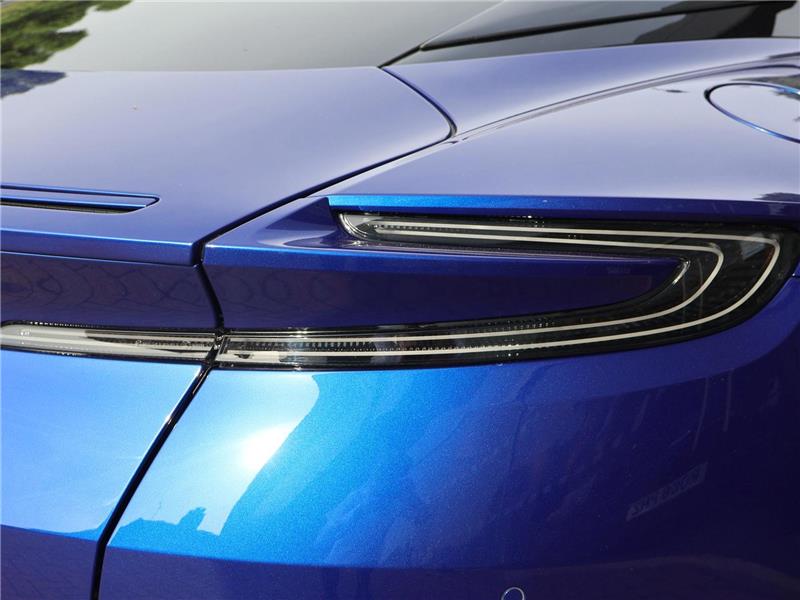 2025 Aston Martin DB12 4.0 V8