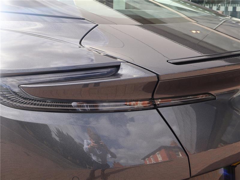 2022 Aston Martin DB11 5.2 V12 BiTurbo