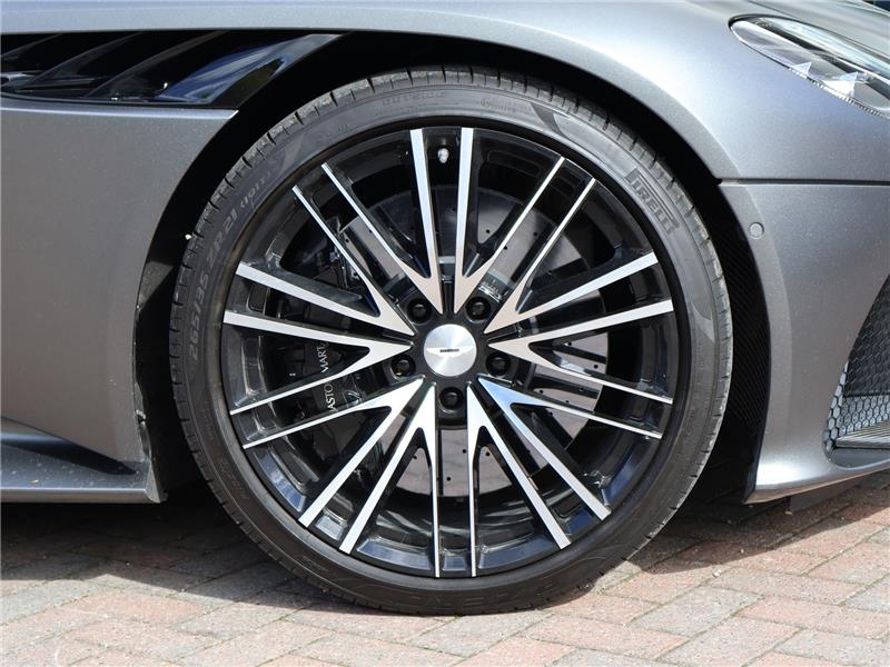 2021 Aston Martin DBS 5.2 V12 BiTurbo Superleggera 