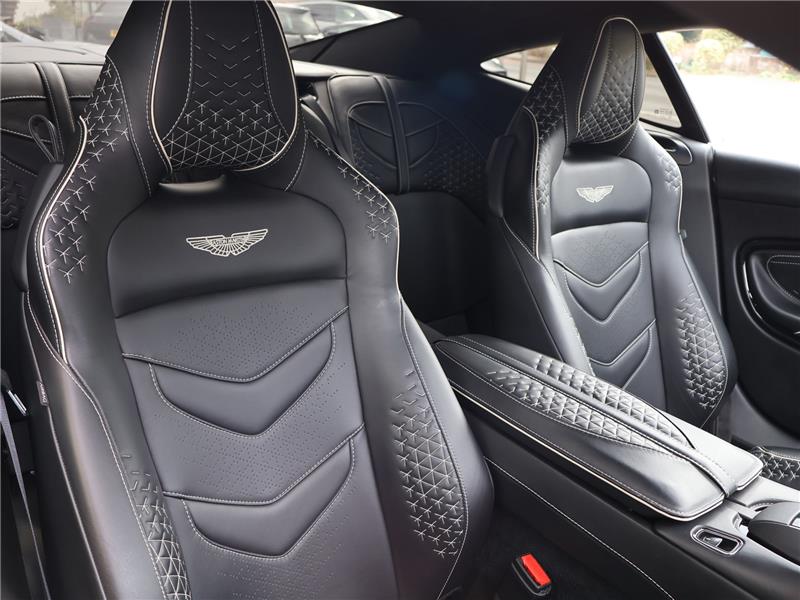 2021 Aston Martin DBS 5.2 V12 BiTurbo Superleggera 