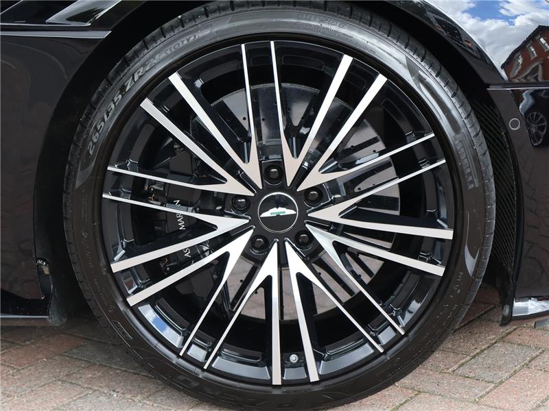 2022 Aston Martin DBS 5.2 V12 BiTurbo