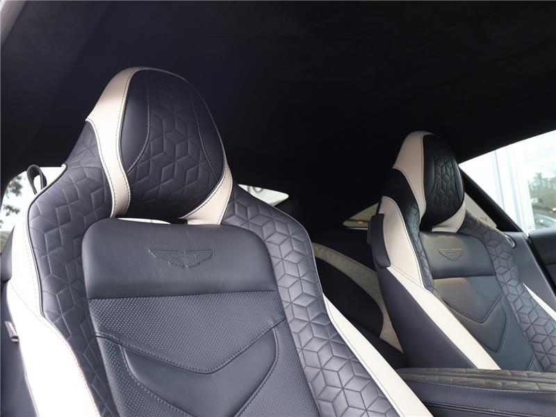 2022 Aston Martin DBS 5.2 V12 BiTurbo