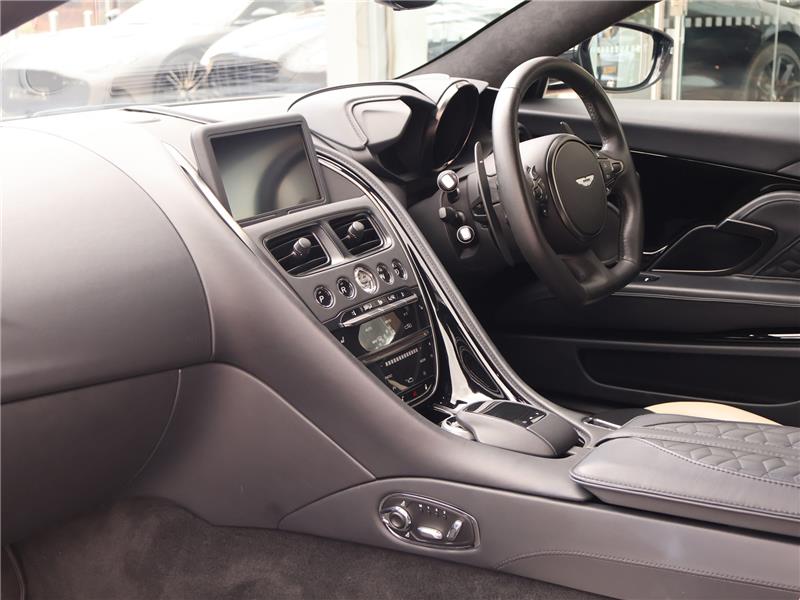 2022 Aston Martin DBS 5.2 V12 BiTurbo