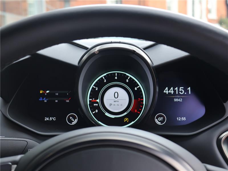 2022 Aston Martin DBS 5.2 V12 BiTurbo