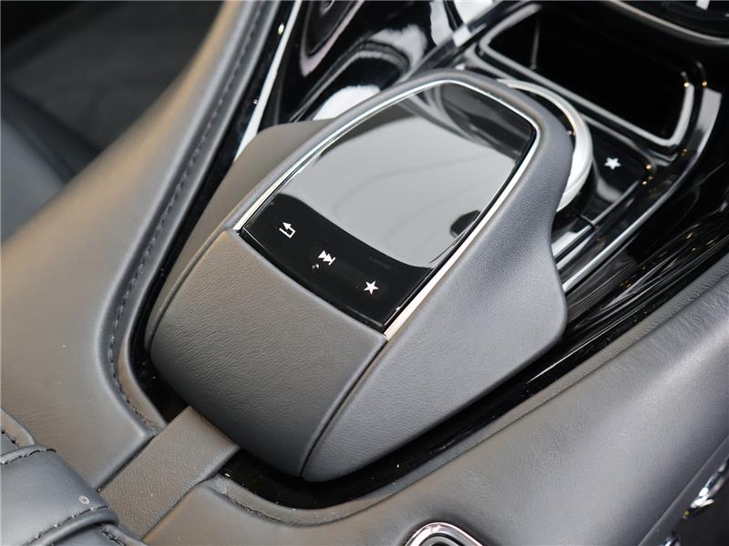 2022 Aston Martin DBS 5.2 V12 BiTurbo