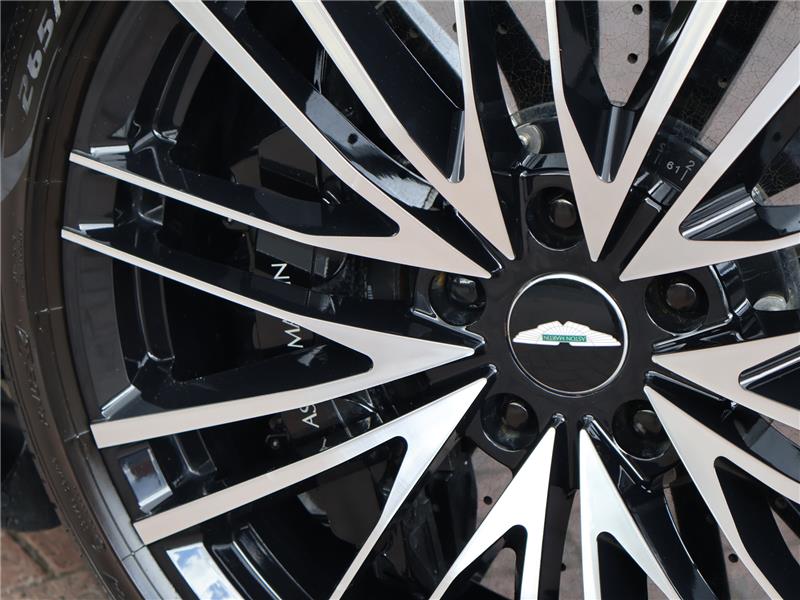 2022 Aston Martin DBS 5.2 V12 BiTurbo