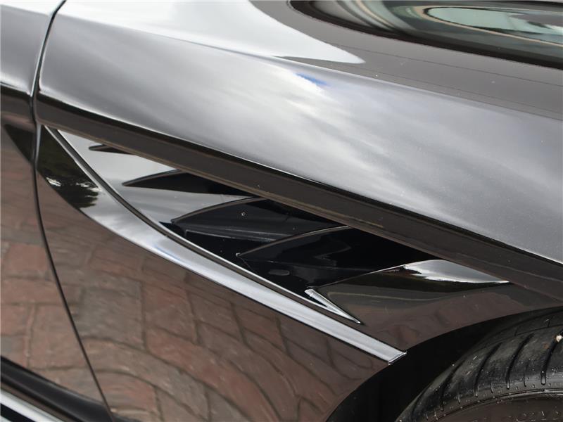 2022 Aston Martin DBS 5.2 V12 BiTurbo