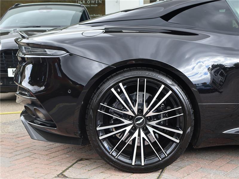 2022 Aston Martin DBS 5.2 V12 BiTurbo