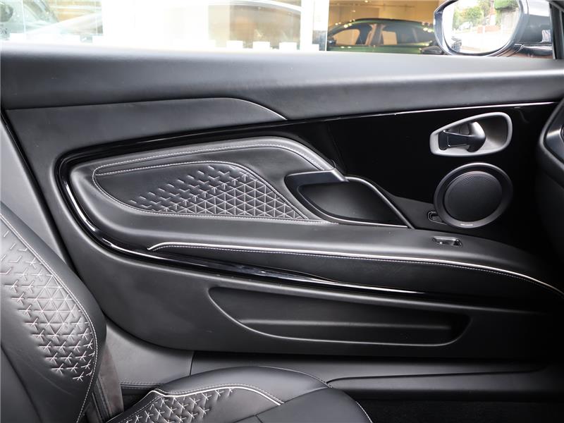 2021 Aston Martin DBS 5.2 V12 BiTurbo Superleggera 