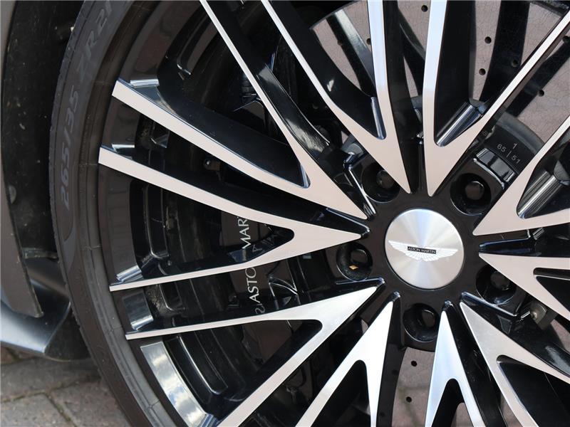 2021 Aston Martin DBS 5.2 V12 BiTurbo Superleggera 