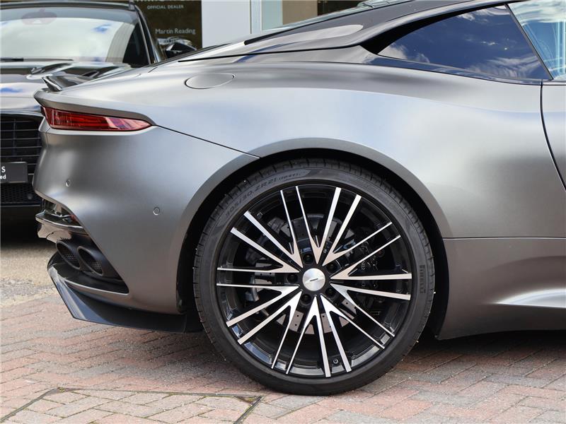 2021 Aston Martin DBS 5.2 V12 BiTurbo Superleggera 
