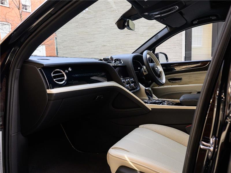 2024 Bentley Bentayga V8 Azure EWB First Edition
