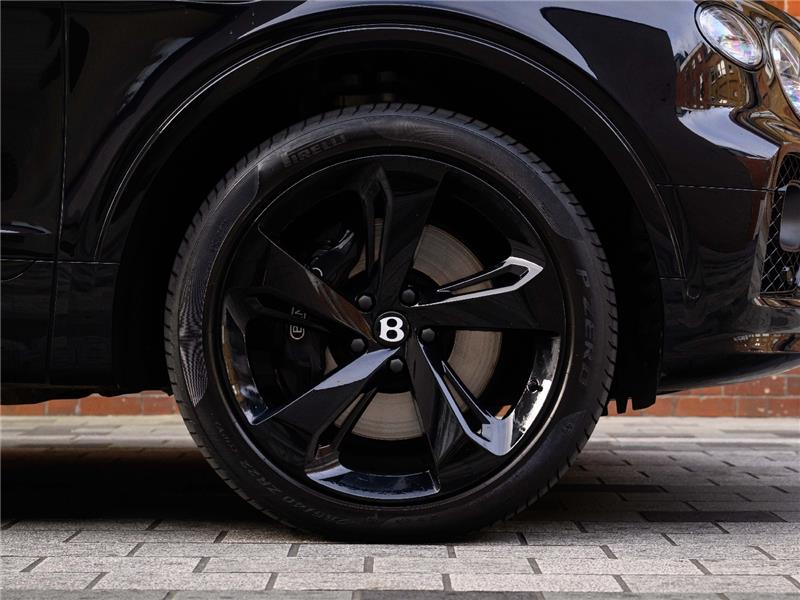 2024 Bentley Bentayga V8 Azure EWB First Edition