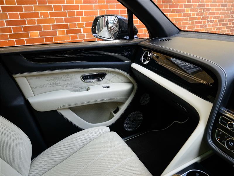 2024 Bentley Bentayga V8 Azure EWB First Edition