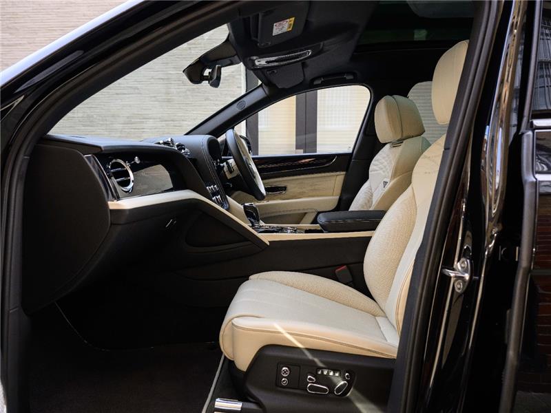 2024 Bentley Bentayga V8 Azure EWB First Edition