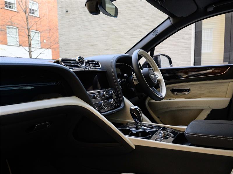 2024 Bentley Bentayga V8 Azure EWB First Edition