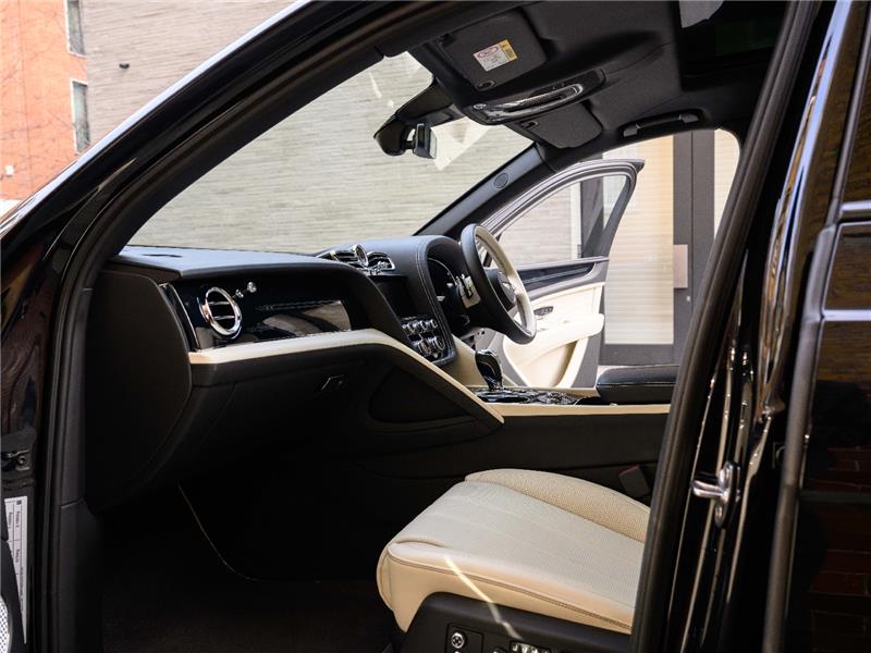 2024 Bentley Bentayga V8 Azure EWB First Edition