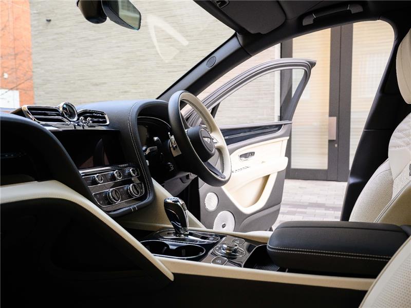 2024 Bentley Bentayga V8 Azure EWB First Edition