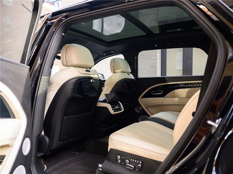 2024 Bentley Bentayga V8 Azure EWB First Edition