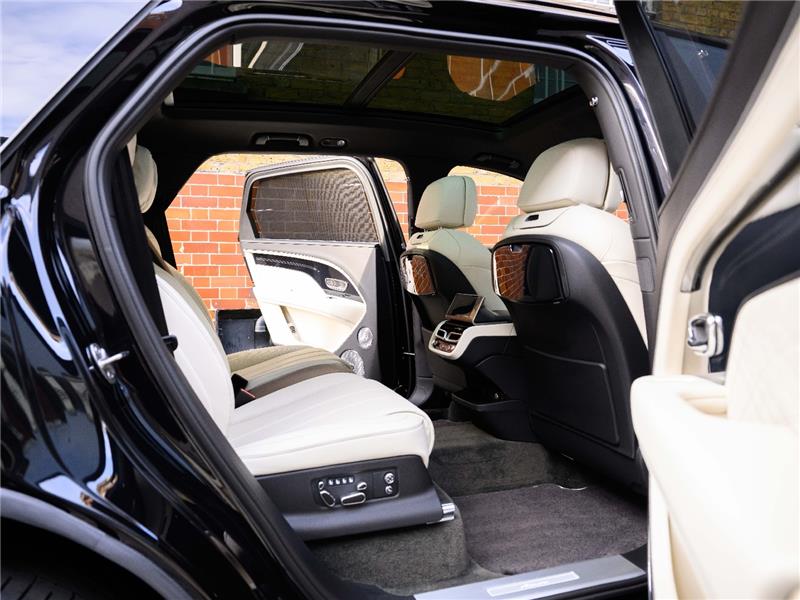 2024 Bentley Bentayga V8 Azure EWB First Edition